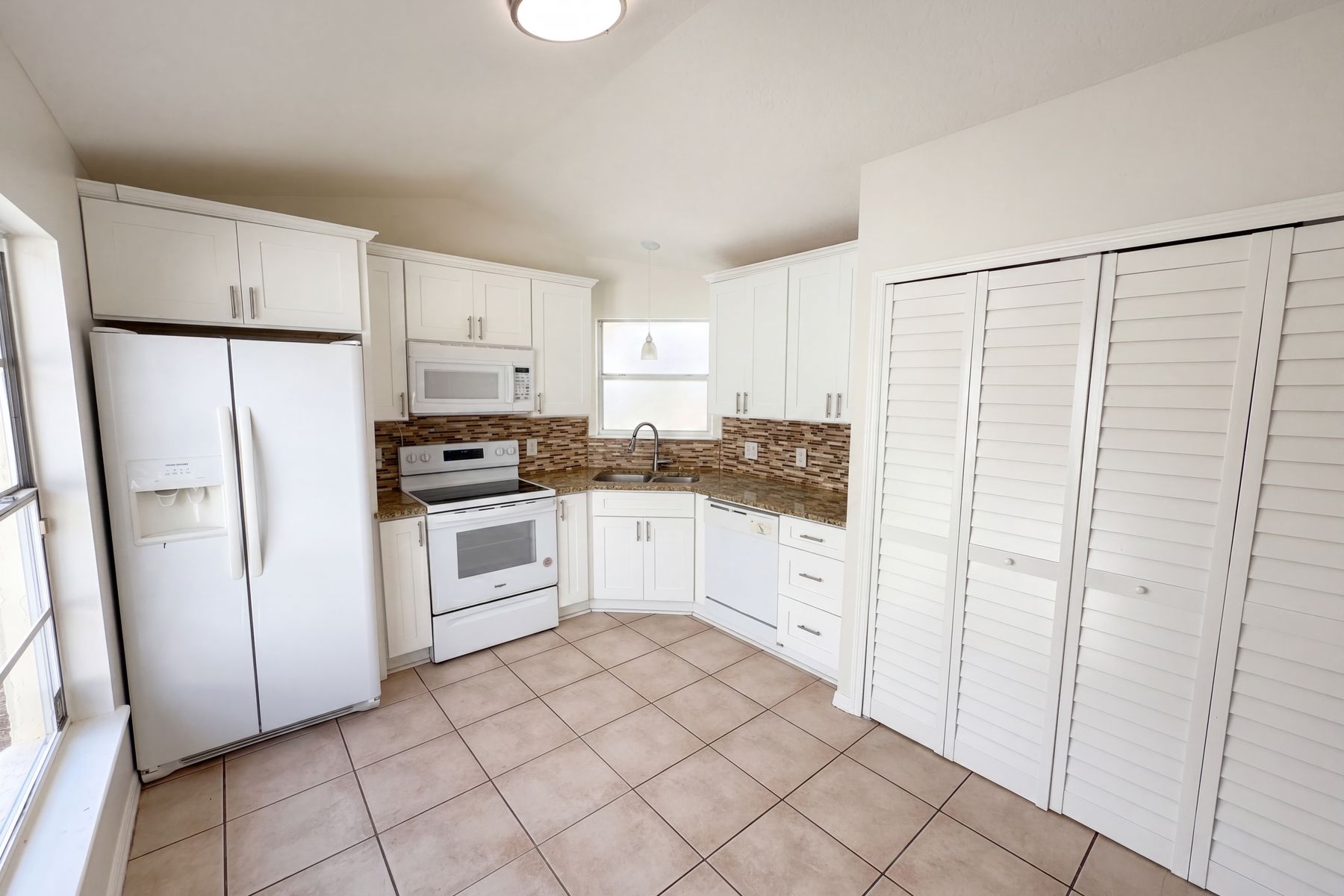 Photo 2 of 21 of 9814 Dean Cove Ln, Orlando, FL