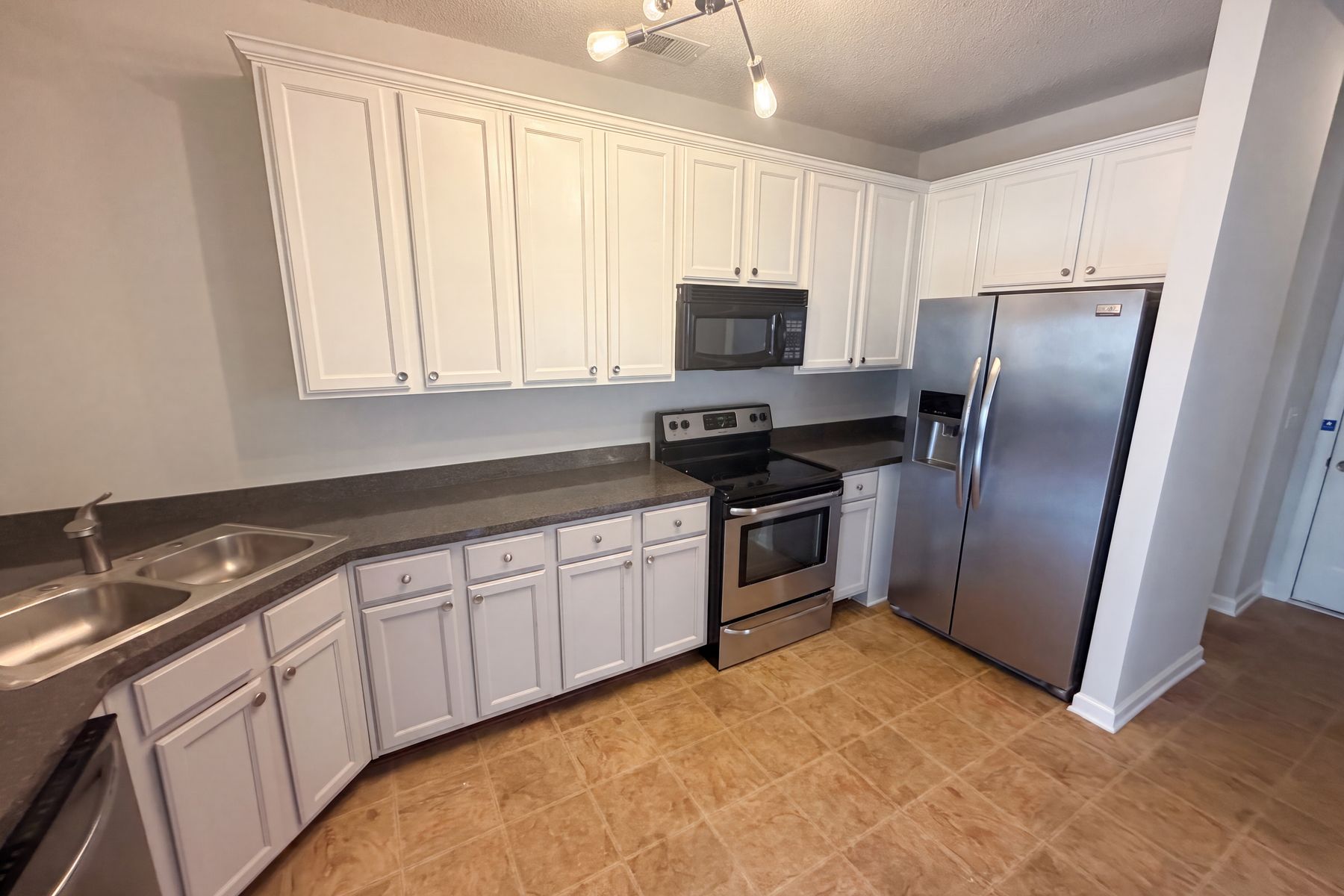 Photo 2 of 20 of 7553 Rutgers Cir, Fairburn, GA