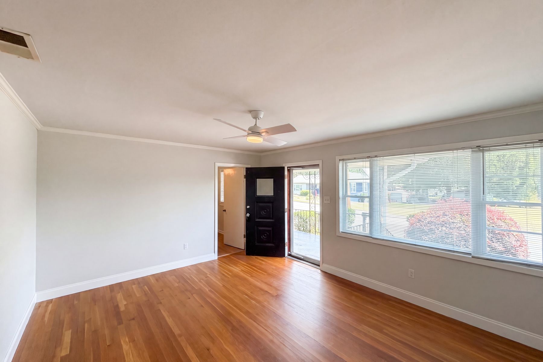 Property photo 3 of 608 E Ryder Ave