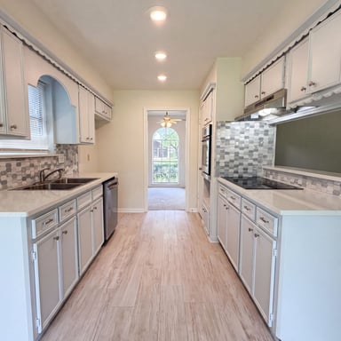 Property photo 2 of 16338 Hollow Wood Dr