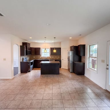 Property photo 2 of 791 W Glenview Dr