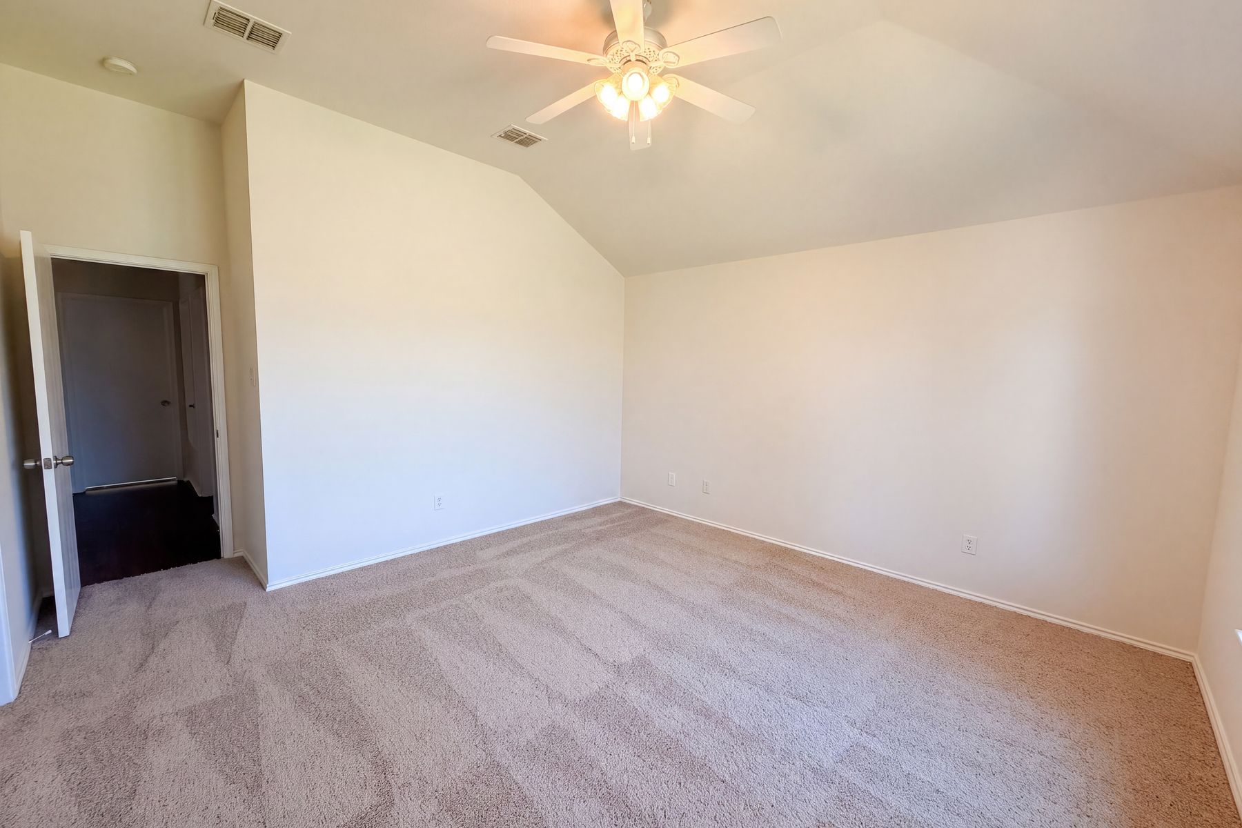 Property photo 3 of 511 Brighton Ct