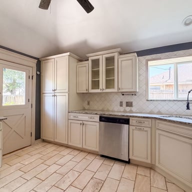 Property photo 2 of 6315 Meadow Glen Dr
