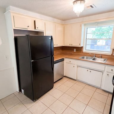 Property photo 2 of 1513 N Bradley Ave