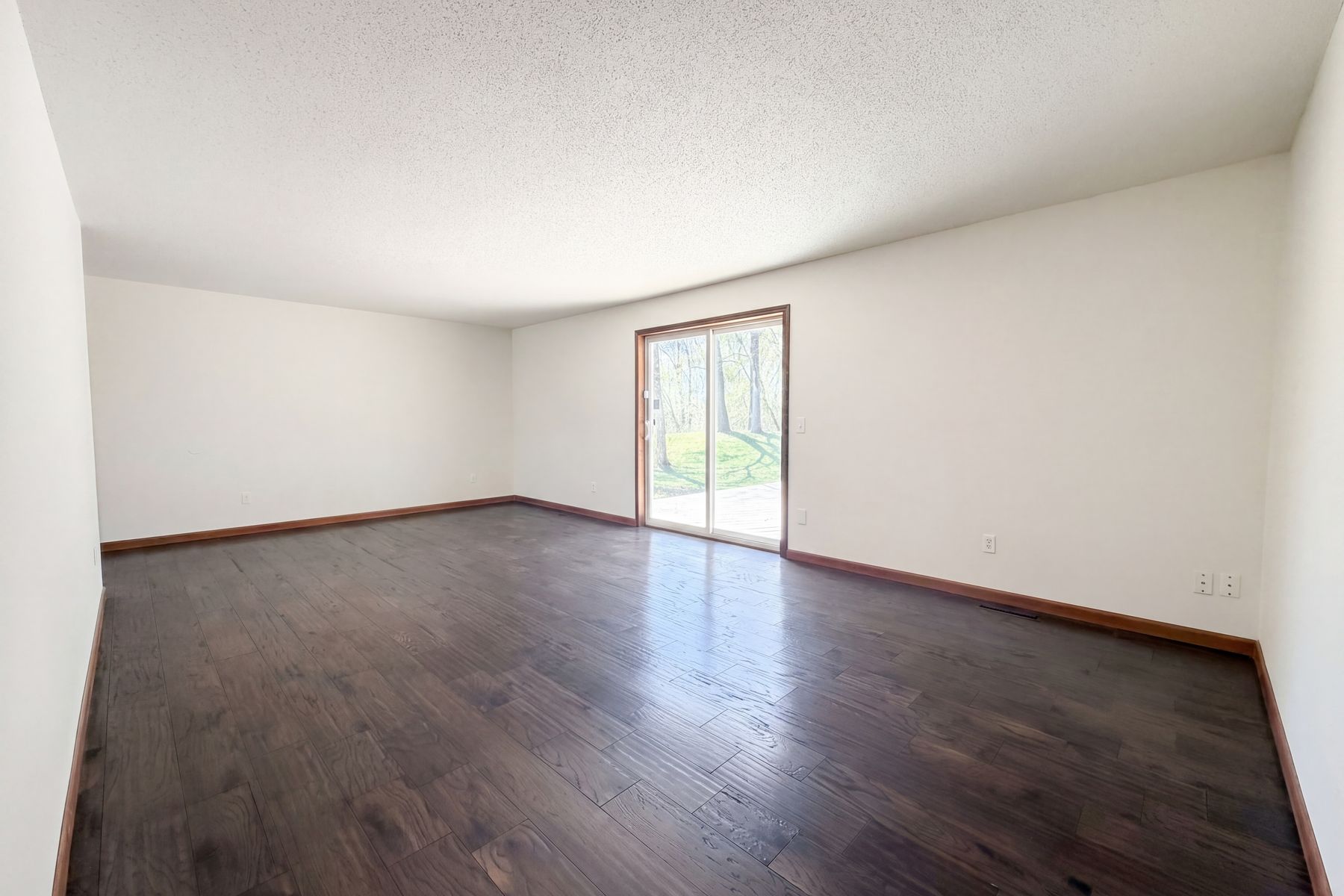 Property photo 3 of 18817 Kenwood Trl