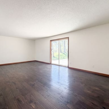 Property photo 3 of 18817 Kenwood Trl