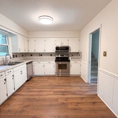 Property photo 2 of 121 Pelham Ln