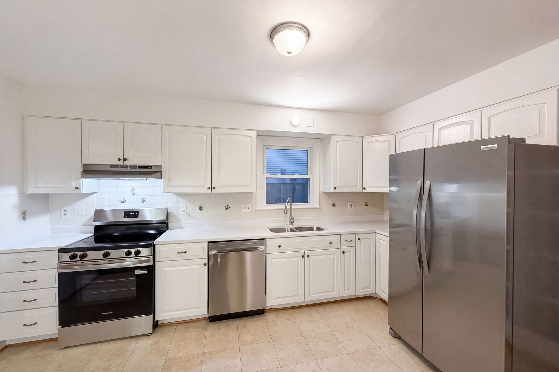Photo 2 of 51 of 8947 Rosewood St, Manassas, VA