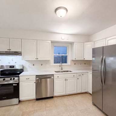 Property photo 2 of 8947 Rosewood St