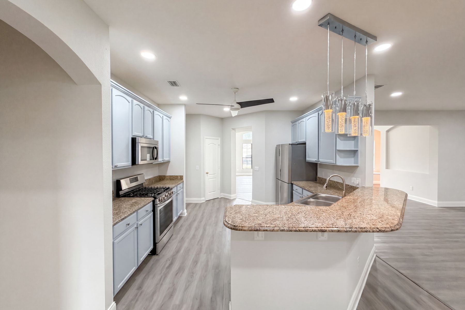 Photo 2 of 26 of 216 Blue Crystal Dr, Deland, FL