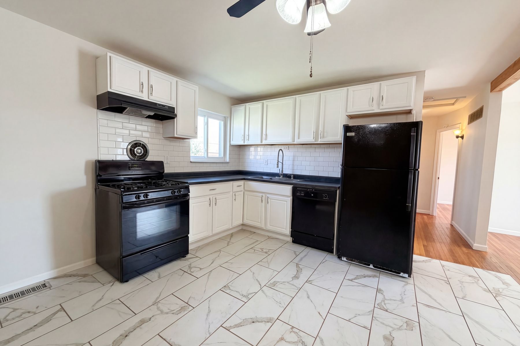 Photo 2 of 18 of 2243 Bolton St, Saint Charles, MO