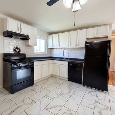 Property photo 2 of 2243 Bolton St