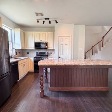 Property photo 2 of 16107 Horseshoe Hill Ct