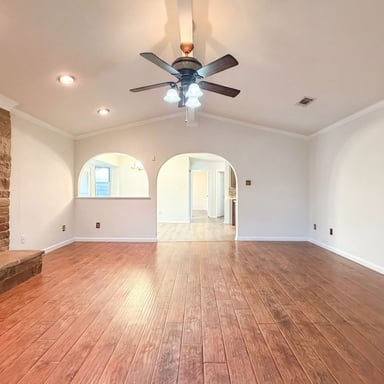 Property photo 3 of 203 W Hogan Dr