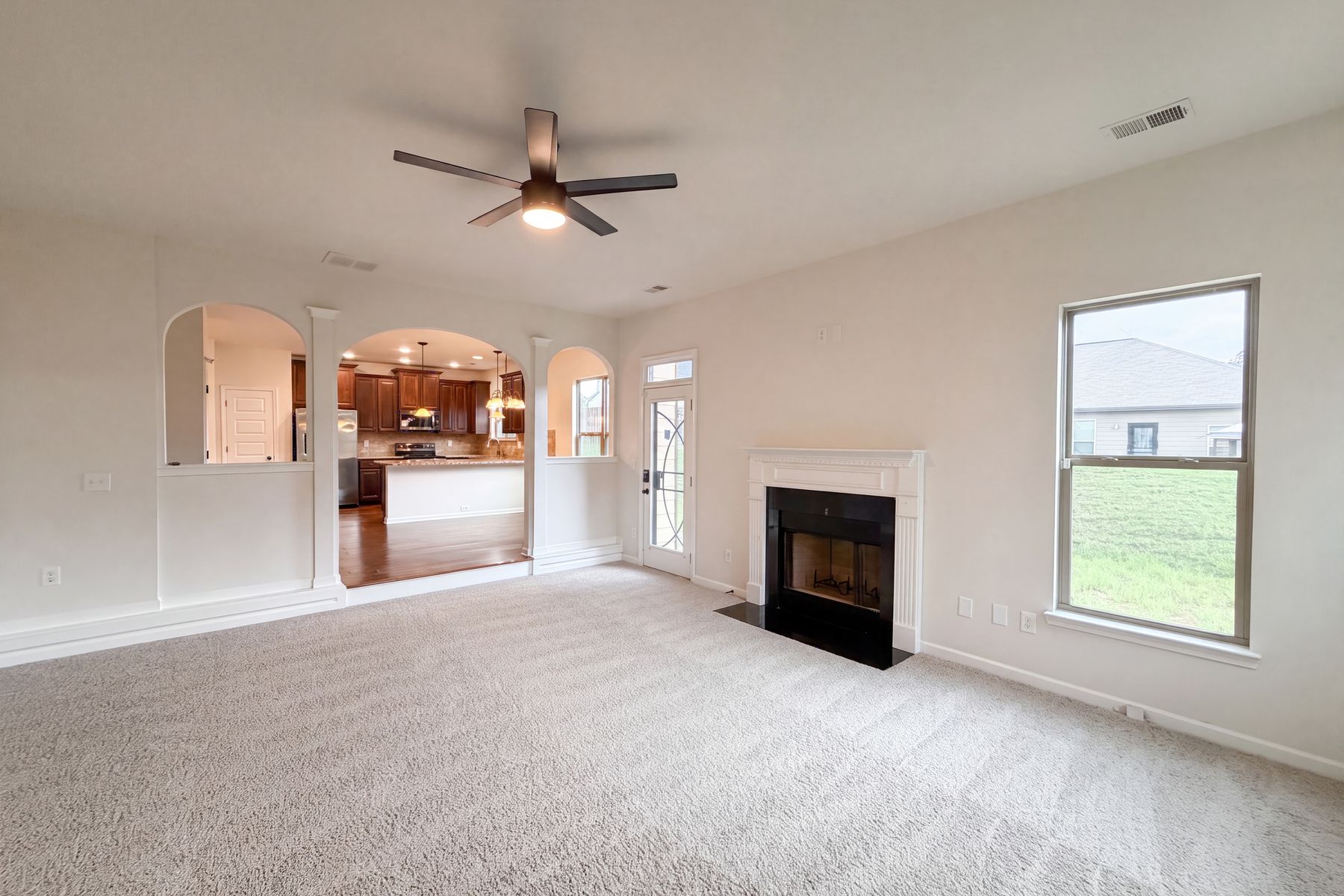 Property photo 3 of 85 Pulaski Pl