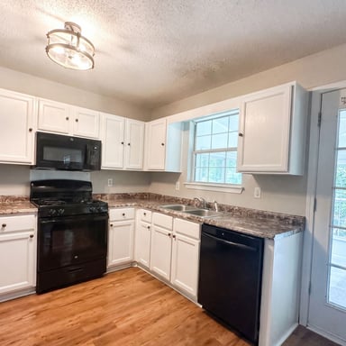 Property photo 2 of 3167 River Oak Rd
