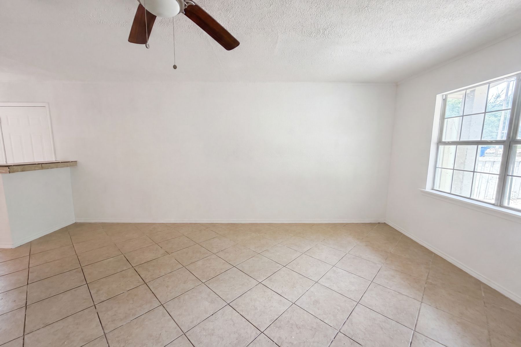 Property photo 3 of 2210 Ben Hur St