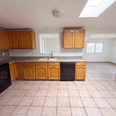Property photo 2 of 4425 S Silver Beech Ave