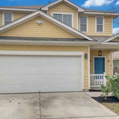 Property photo 1 of 717 Twisted Oaks Ln