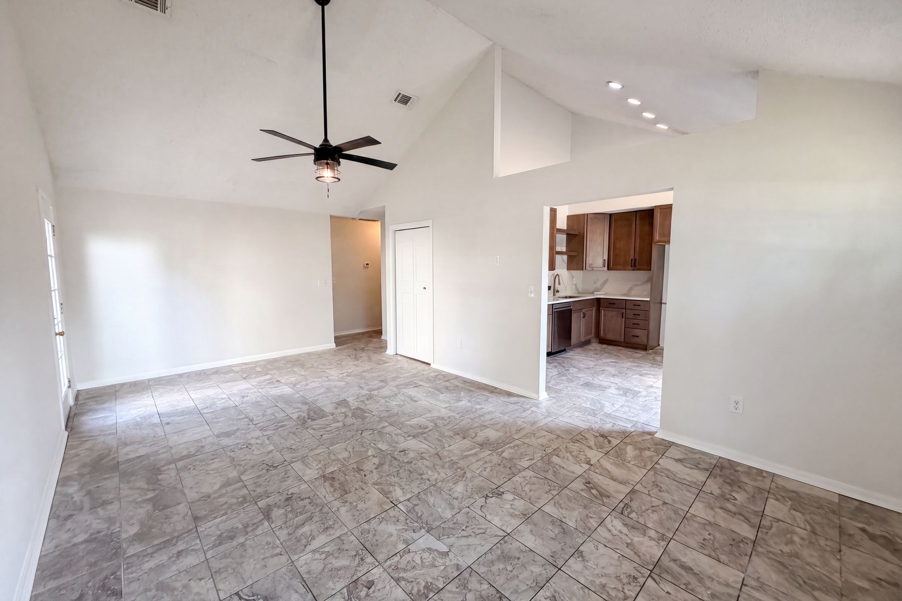 Property photo 3 of 218 Persimmon Cir