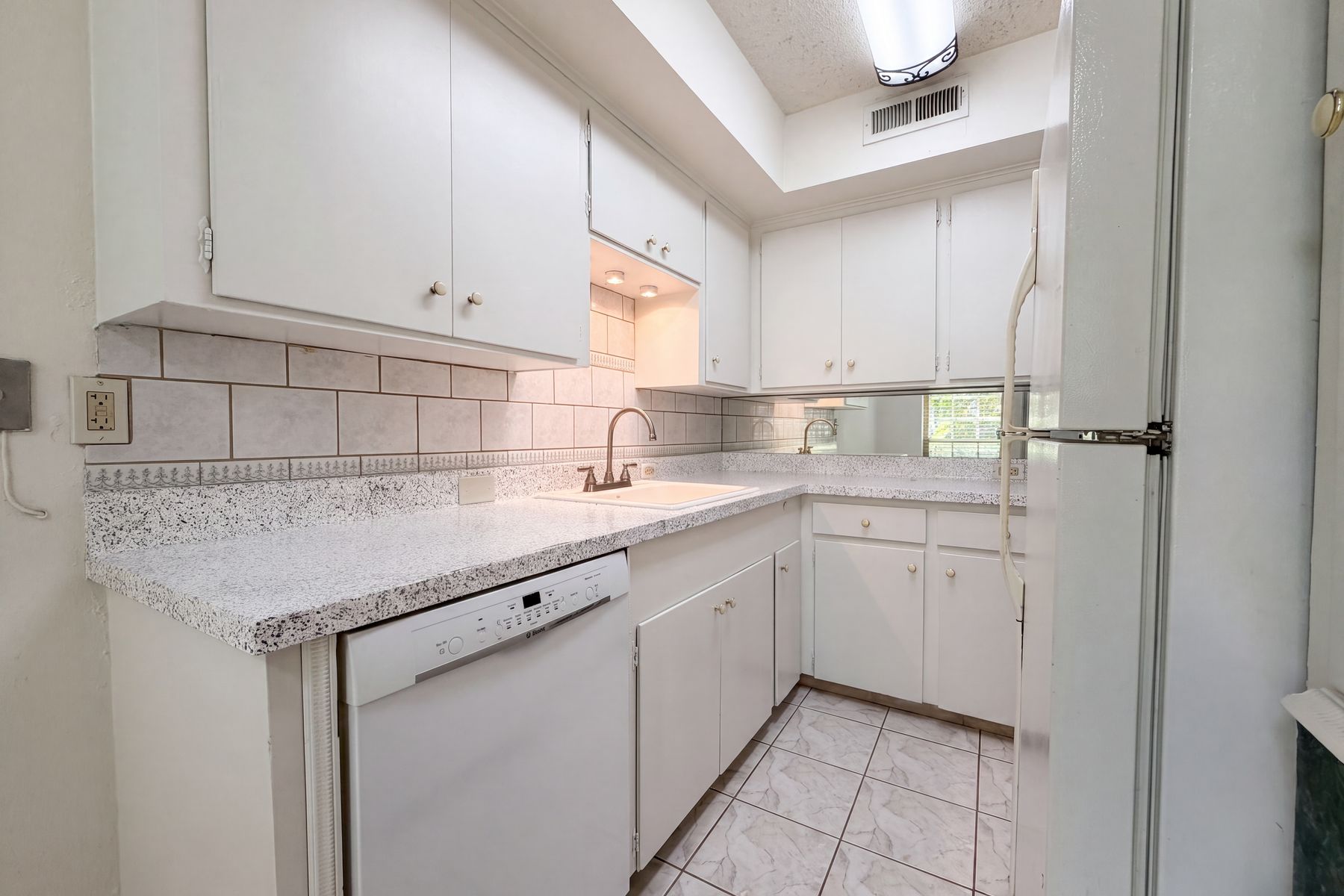 Photo 2 of 19 of 2503 McCue Rd, Houston, TX