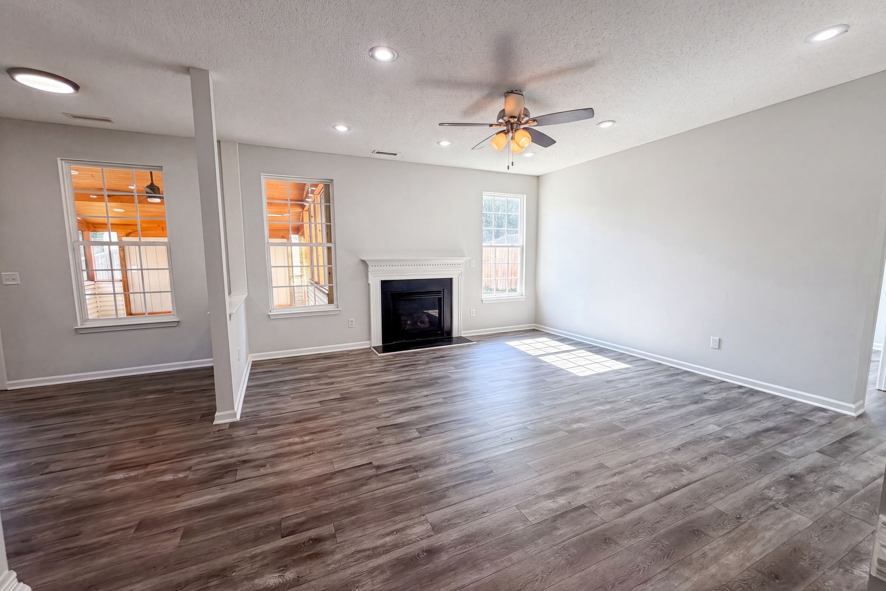 Property photo 3 of 2618 Dutch Grove Cir