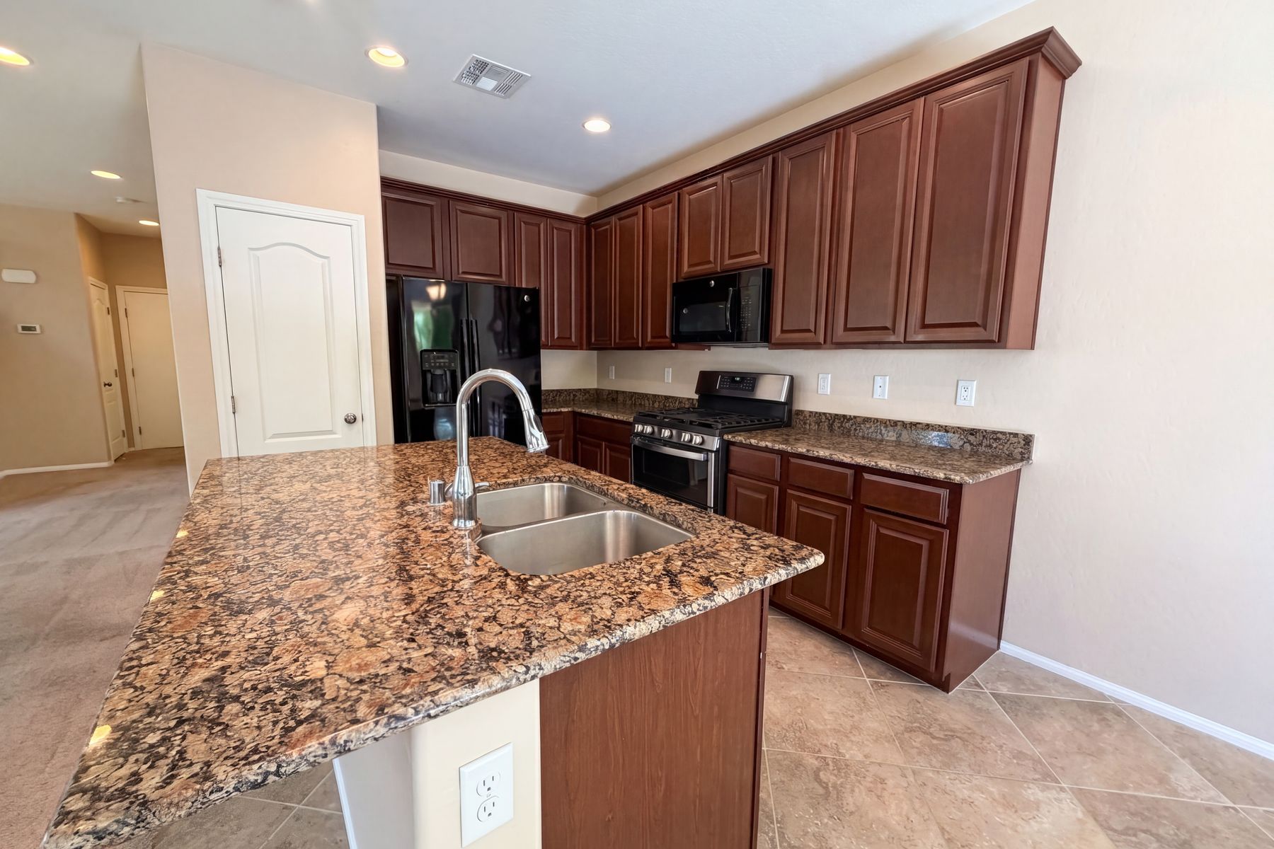 Photo 2 of 23 of 7698 Falmoth Bay Ct, Las Vegas, NV