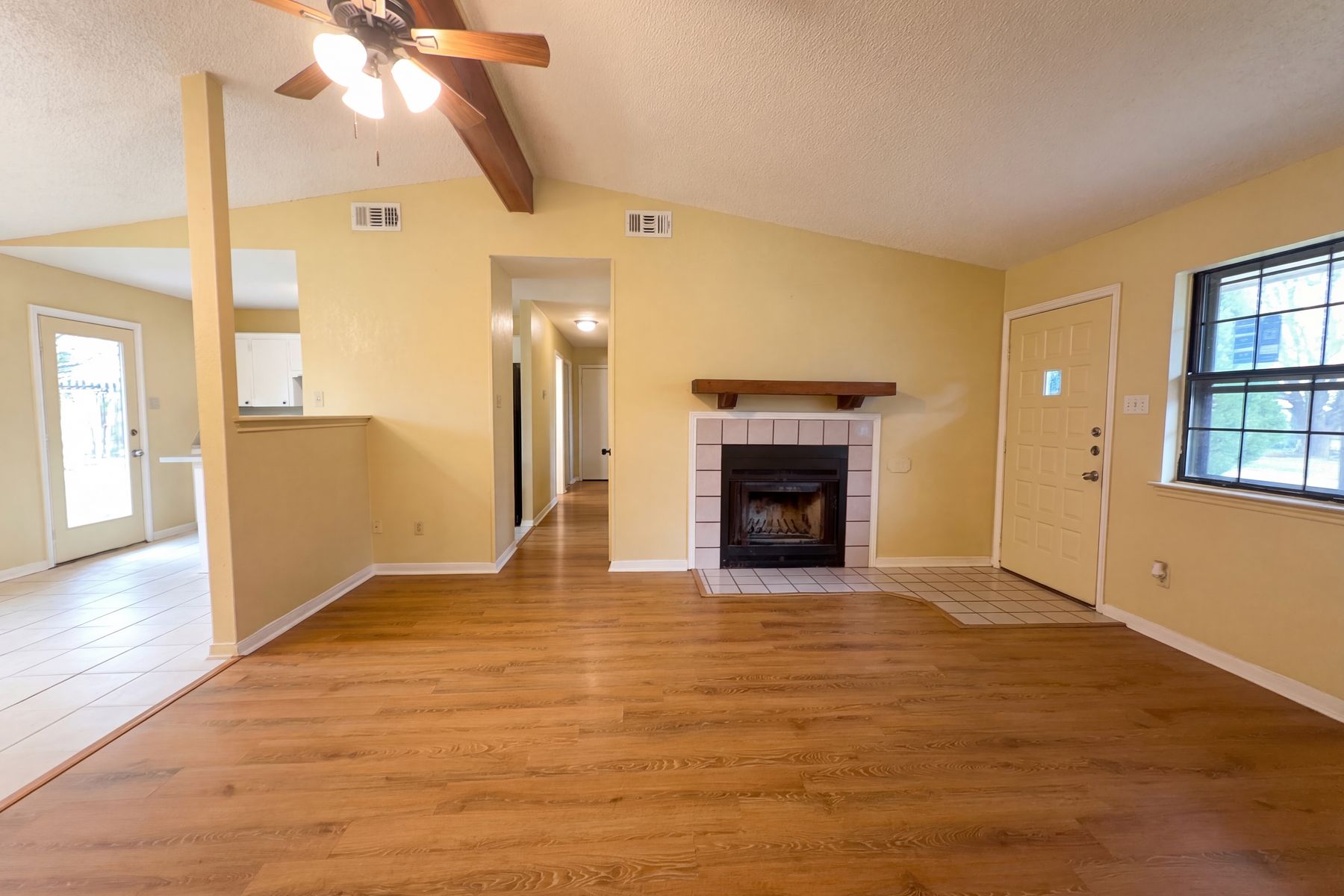 Property photo 3 of 908 Hackberry St