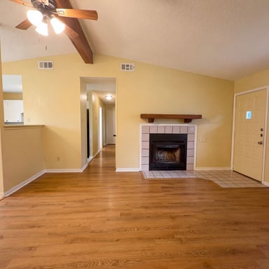 Property photo 3 of 908 Hackberry St