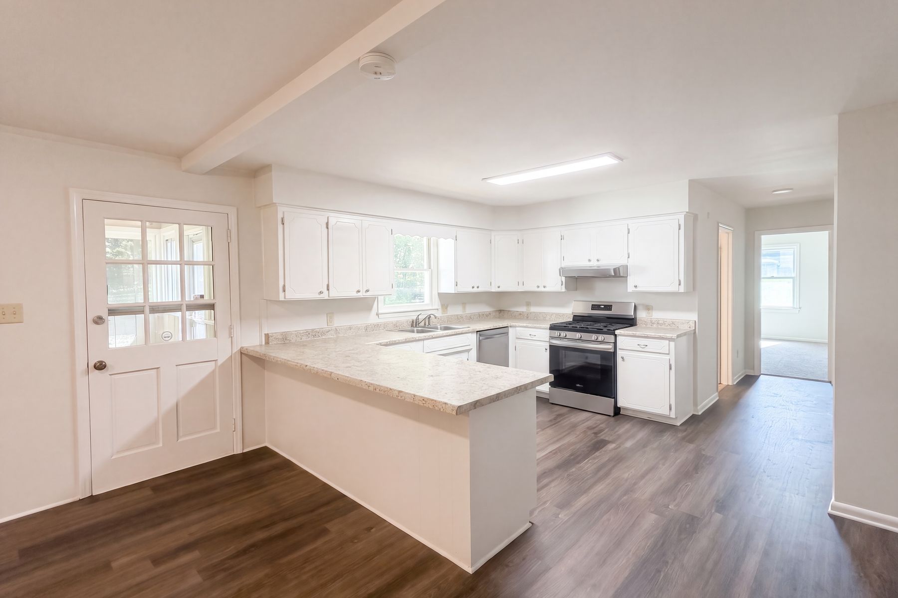 Photo 2 of 32 of 604 Meadowbrook Dr, Spartanburg, SC