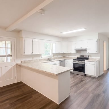 Property photo 2 of 604 Meadowbrook Dr