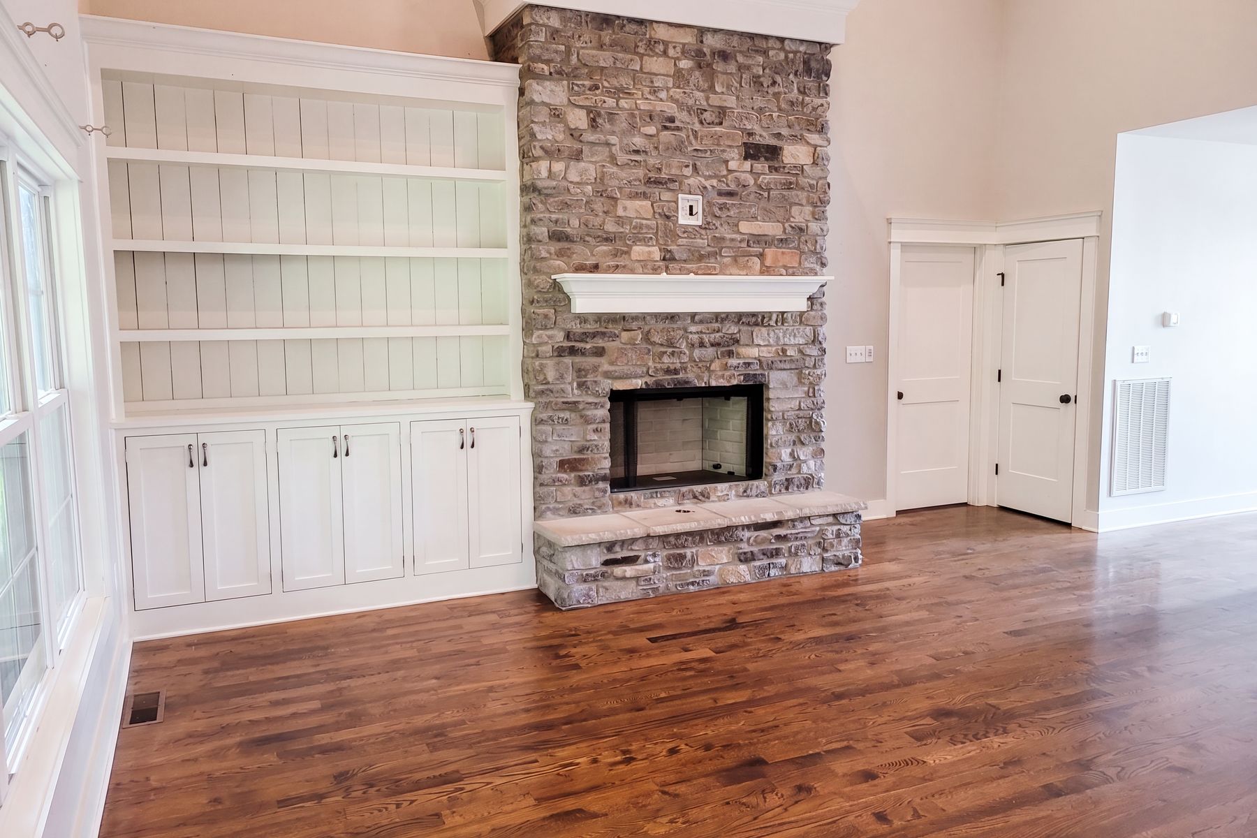 Property photo 3 of 521 Autumnstone Ln