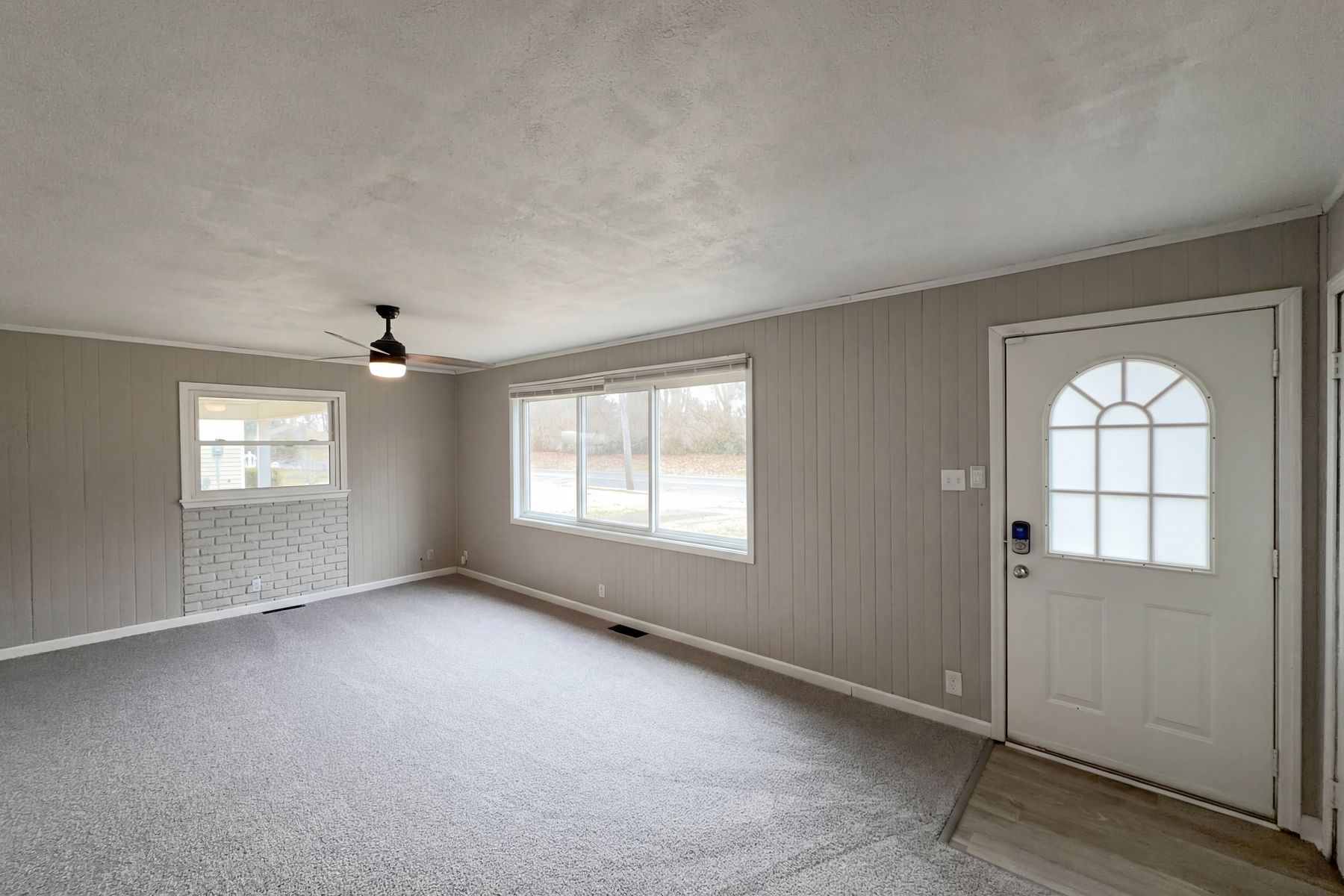 Property photo 3 of 210 Littlebrook Dr