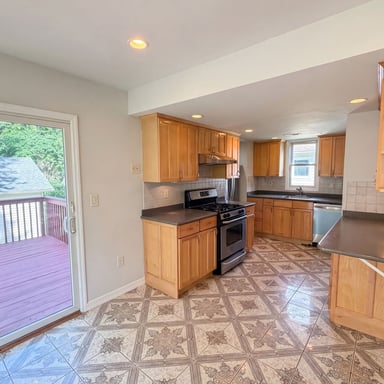 Property photo 2 of 506 Lyons Rd