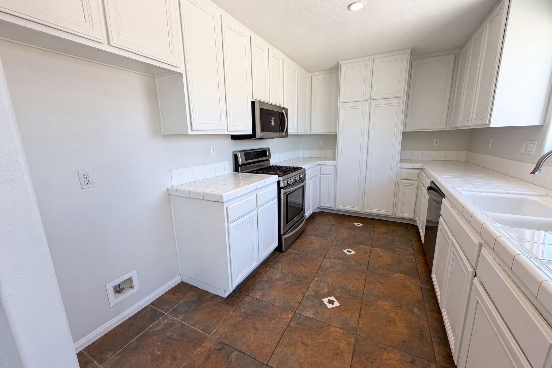 Photo 2 of 28 of 13185 Great Falls Ave, Victorville, CA