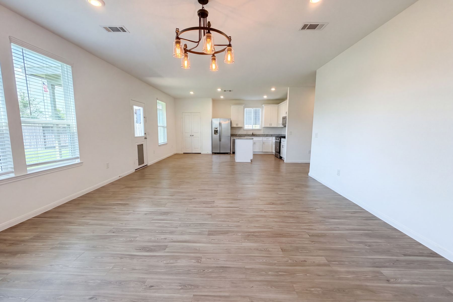 Property photo 3 of 25635 Balsamroot Dr