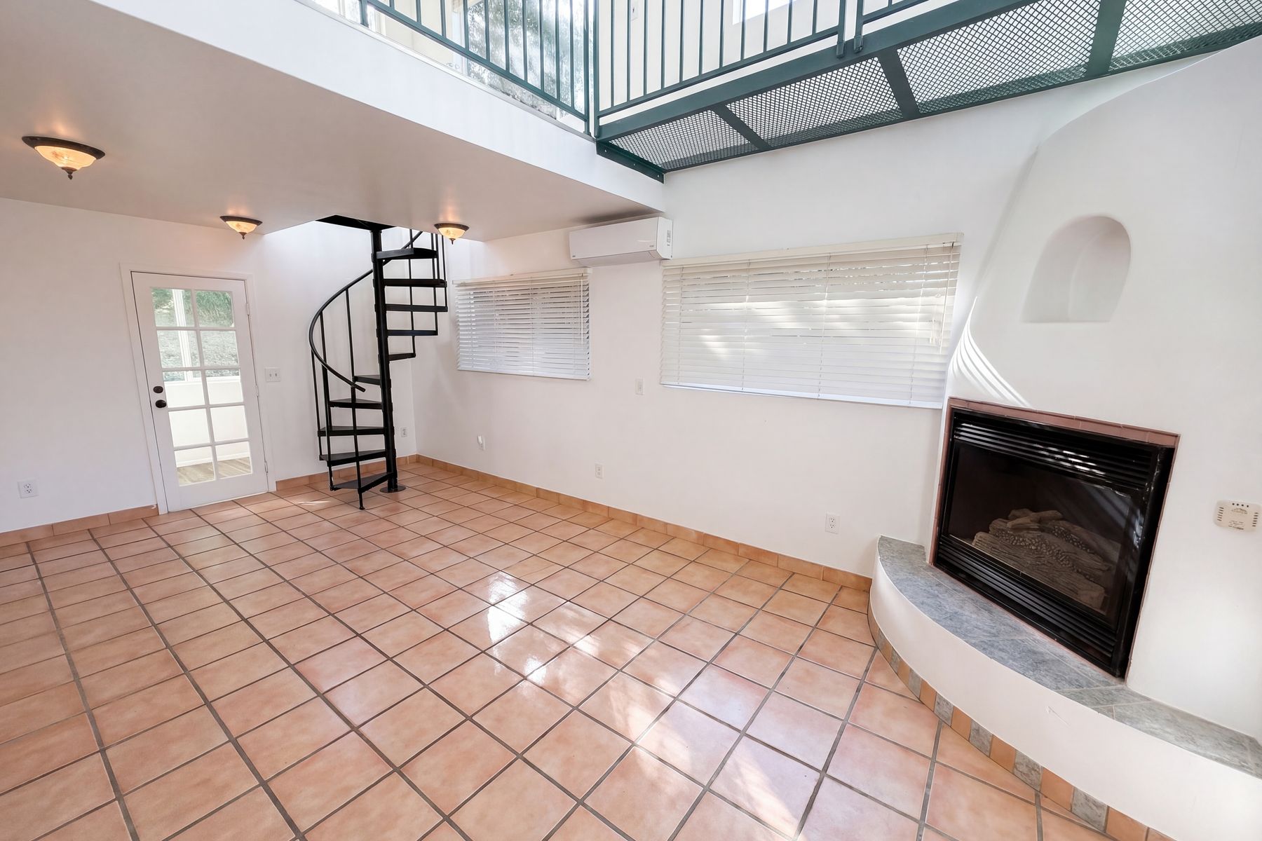 Property photo 3 of 16813 W Shrine Dr