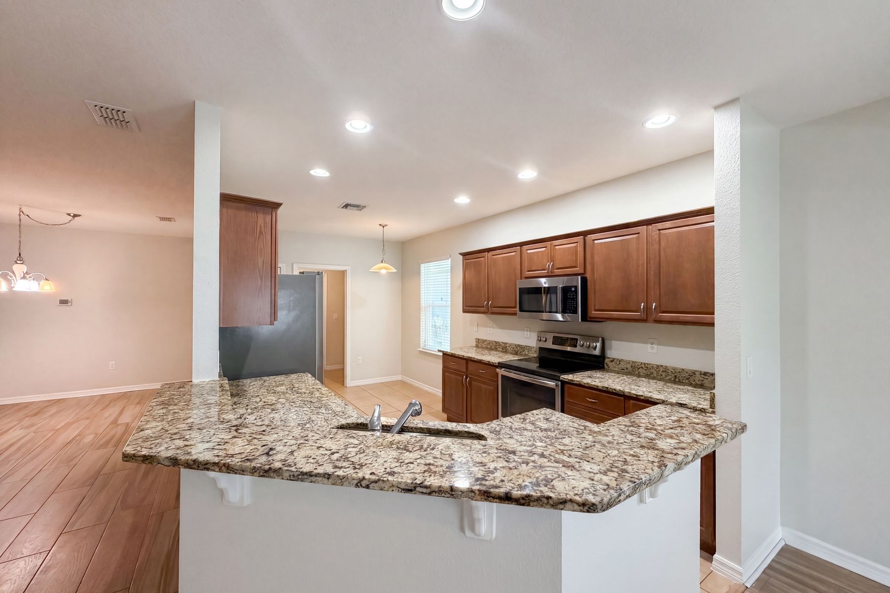 Photo 2 of 24 of 1048 Bethpage Rd, Auburndale, FL