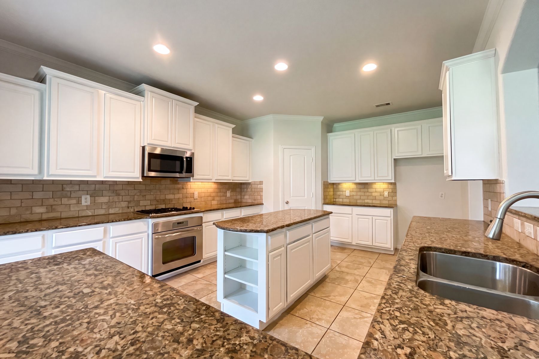 Photo 2 of 22 of 17118 Jetton Park Ln, Humble, TX