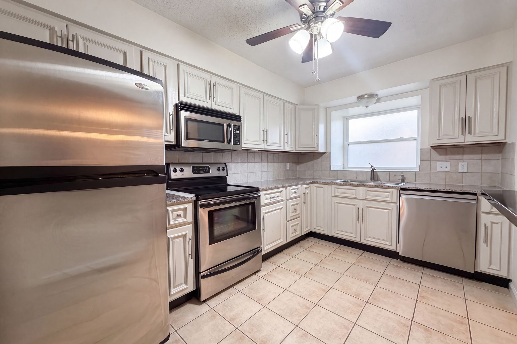 Photo 2 of 20 of 1154 Rue La Chelle Walk, Saint Louis, MO