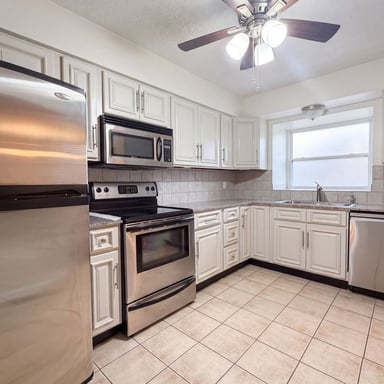 Property photo 2 of 1154 Rue La Chelle Walk # 1154