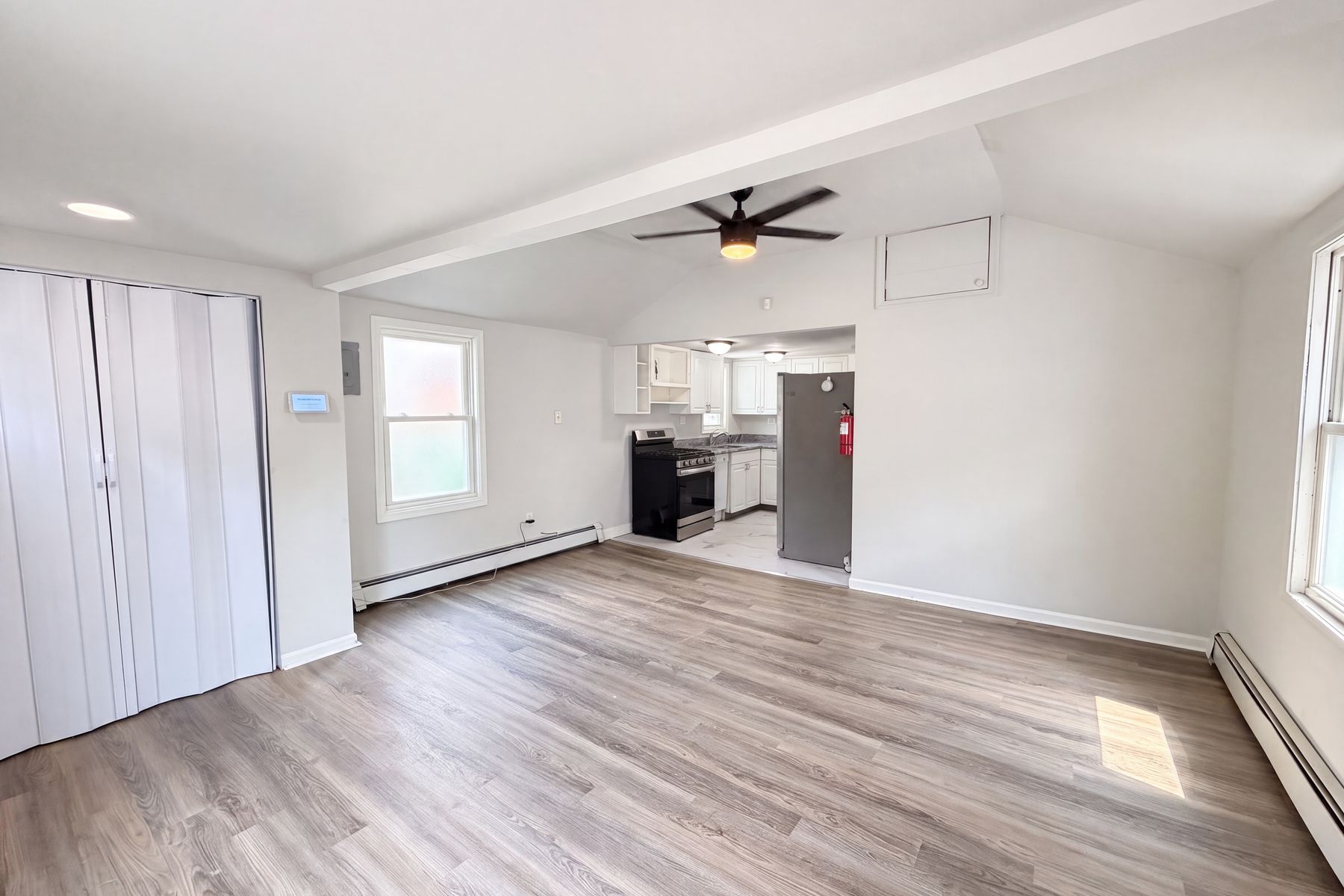 Property photo 3 of 936 Grove Ave