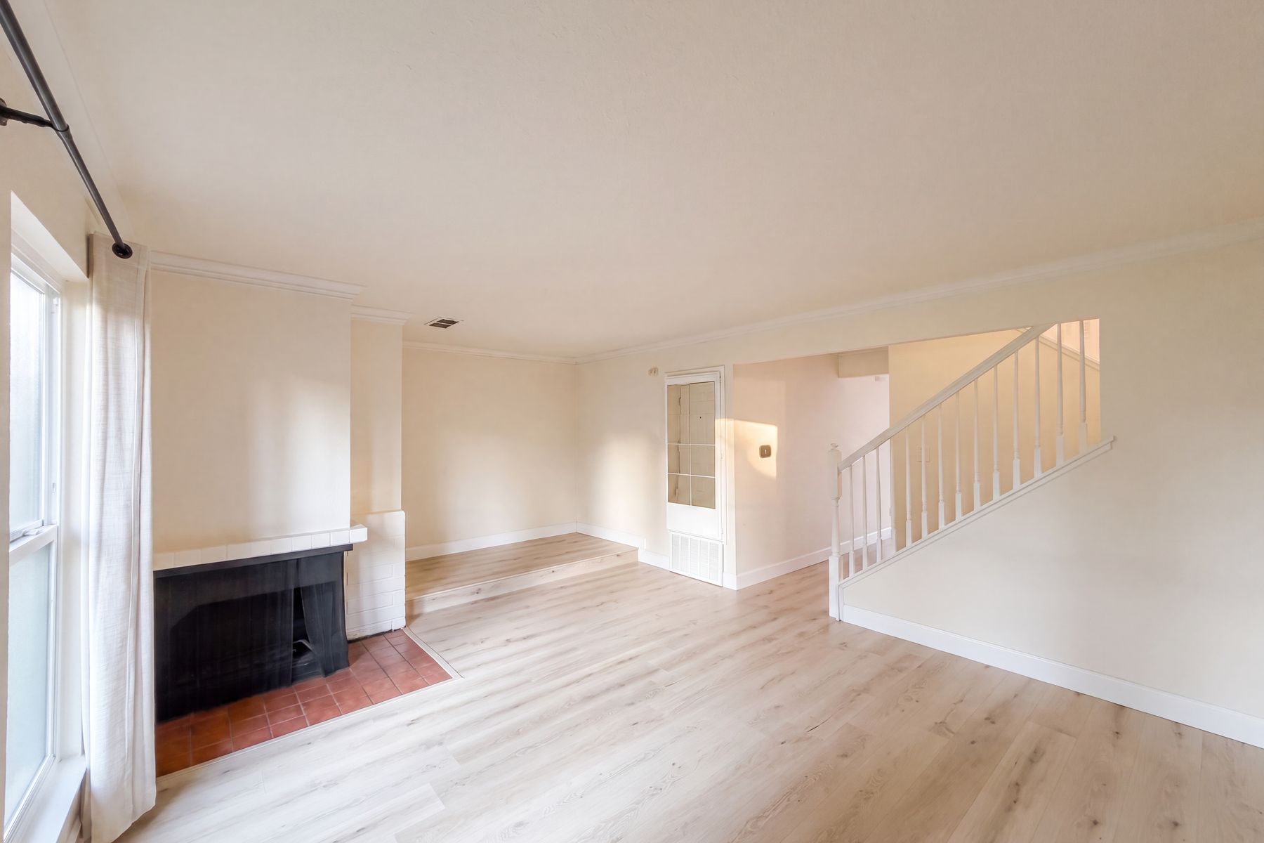 Property photo 3 of 208 Touchstone Pl