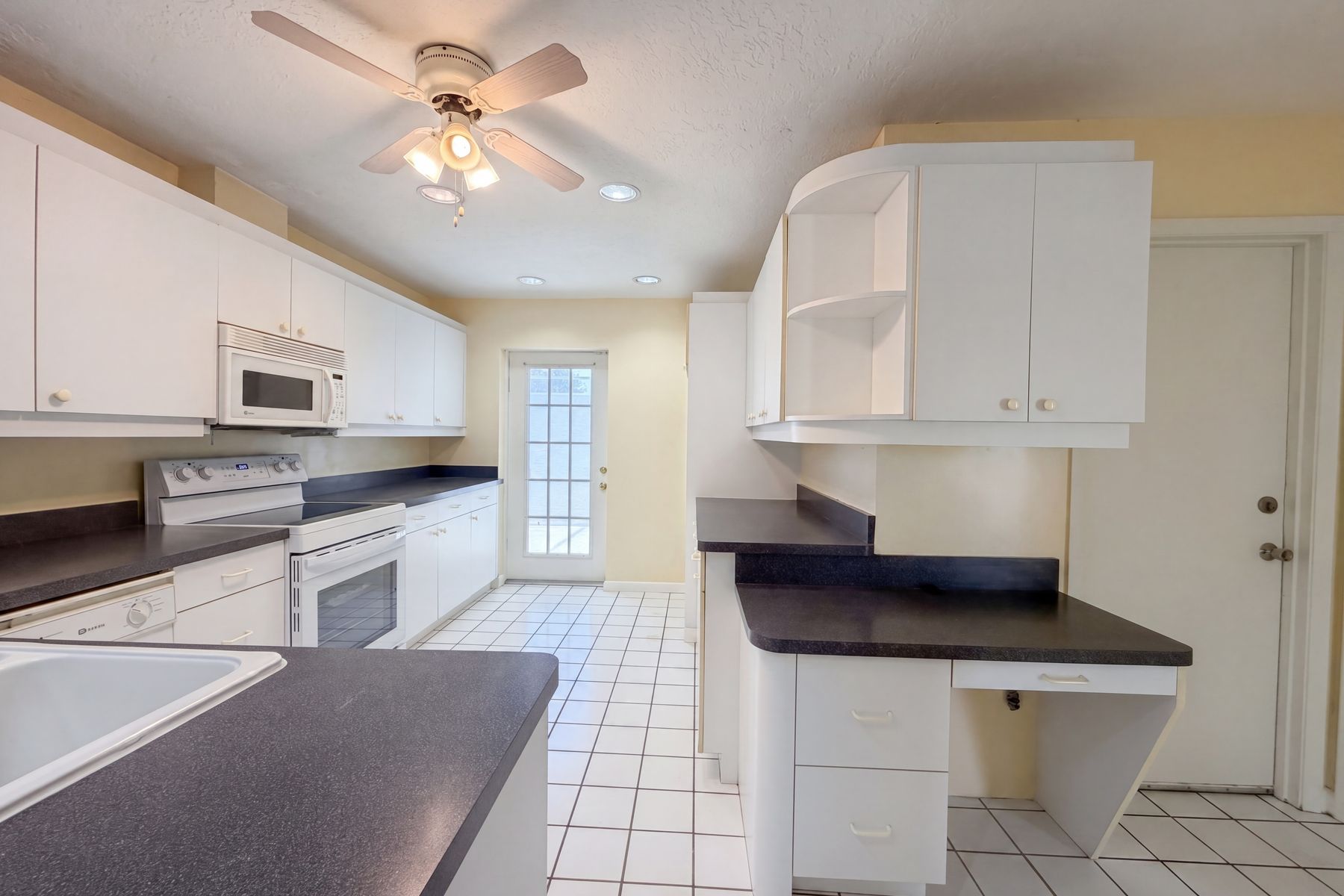 Photo 2 of 40 of 1301 Lucaya Ave, Venice, FL