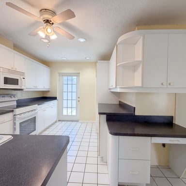 Property photo 2 of 1301 Lucaya Ave