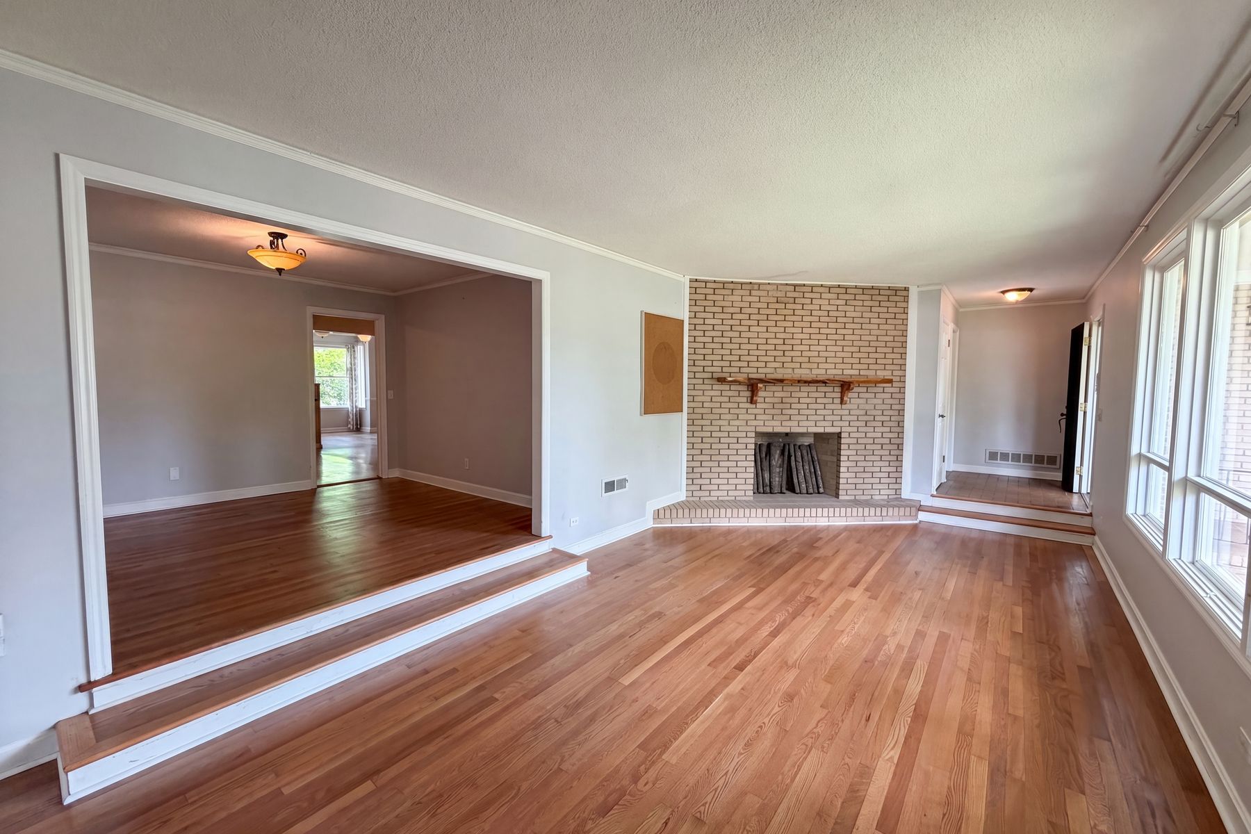 Property photo 3 of 6456 Yorkshire Dr