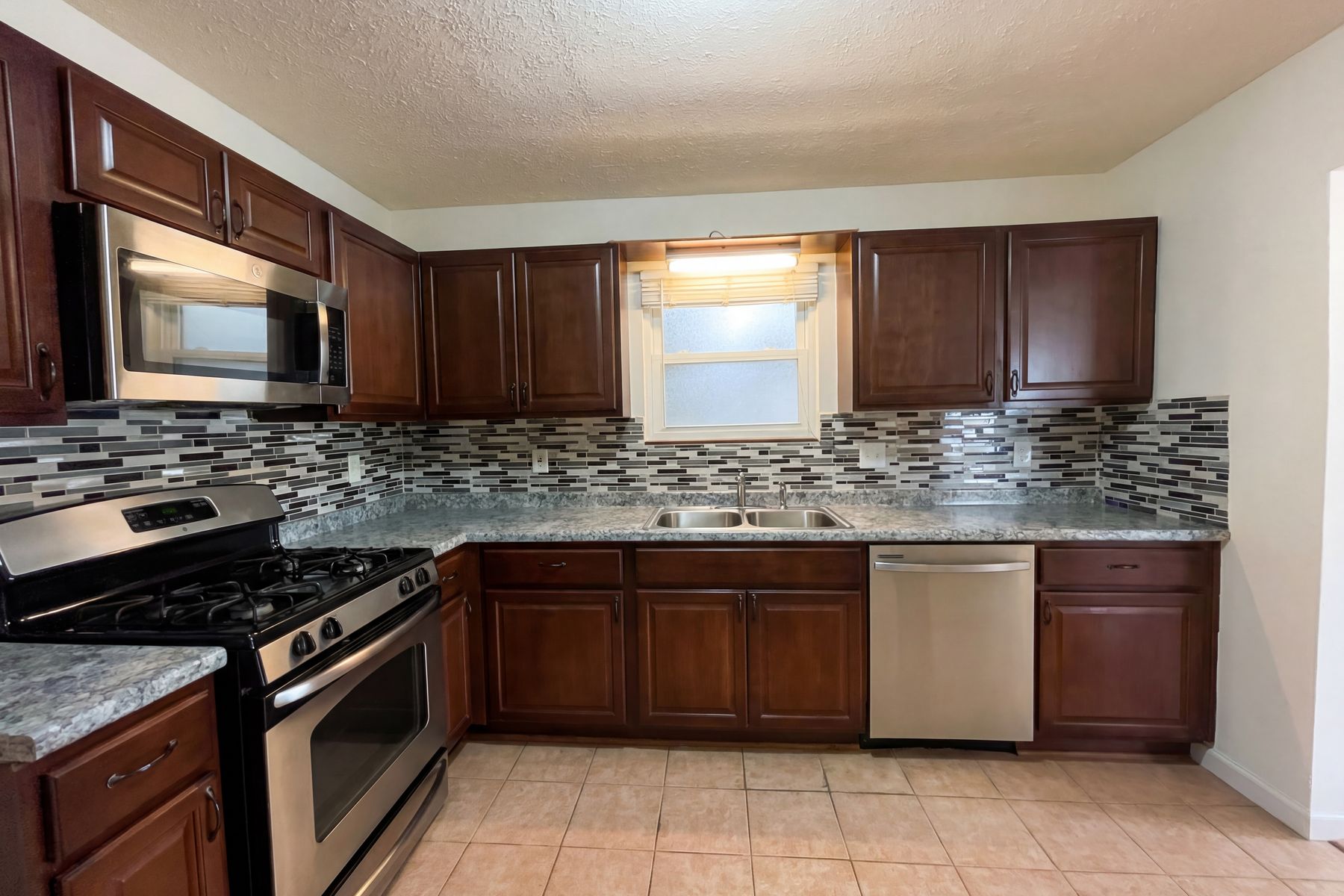 Photo 2 of 31 of 5328 Ridge Forest Dr, Stone Mountain, GA