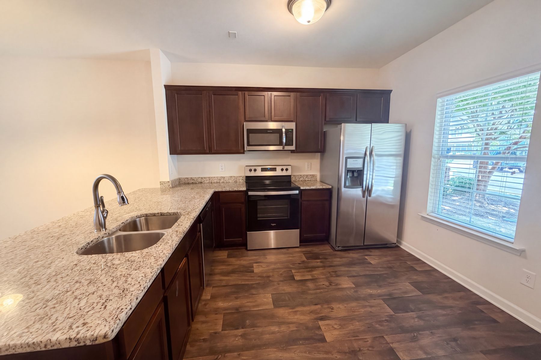 Photo 2 of 20 of 857 Forest Park Rd, Columbia, SC