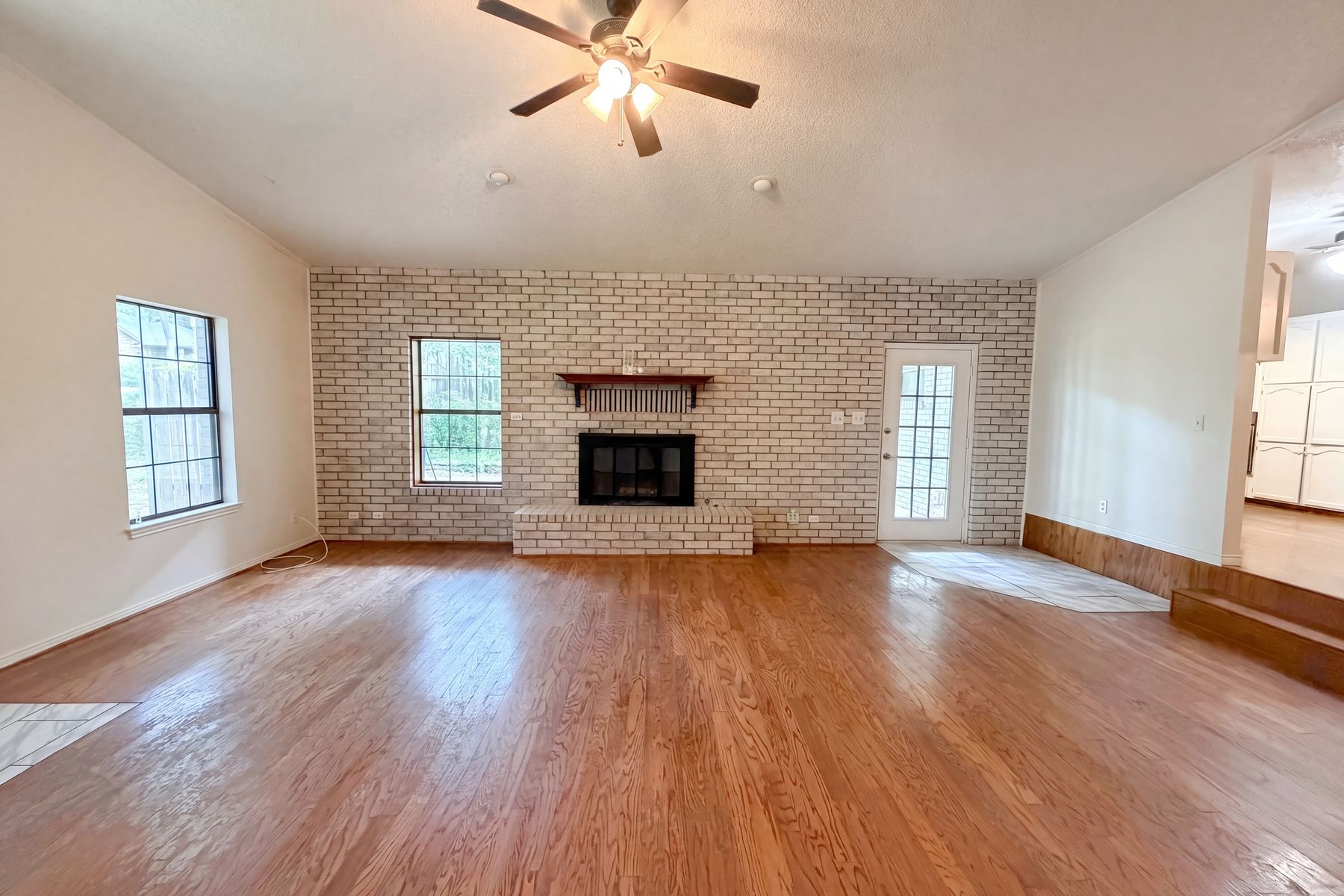 Property photo 3 of 3504 Victorian Dr