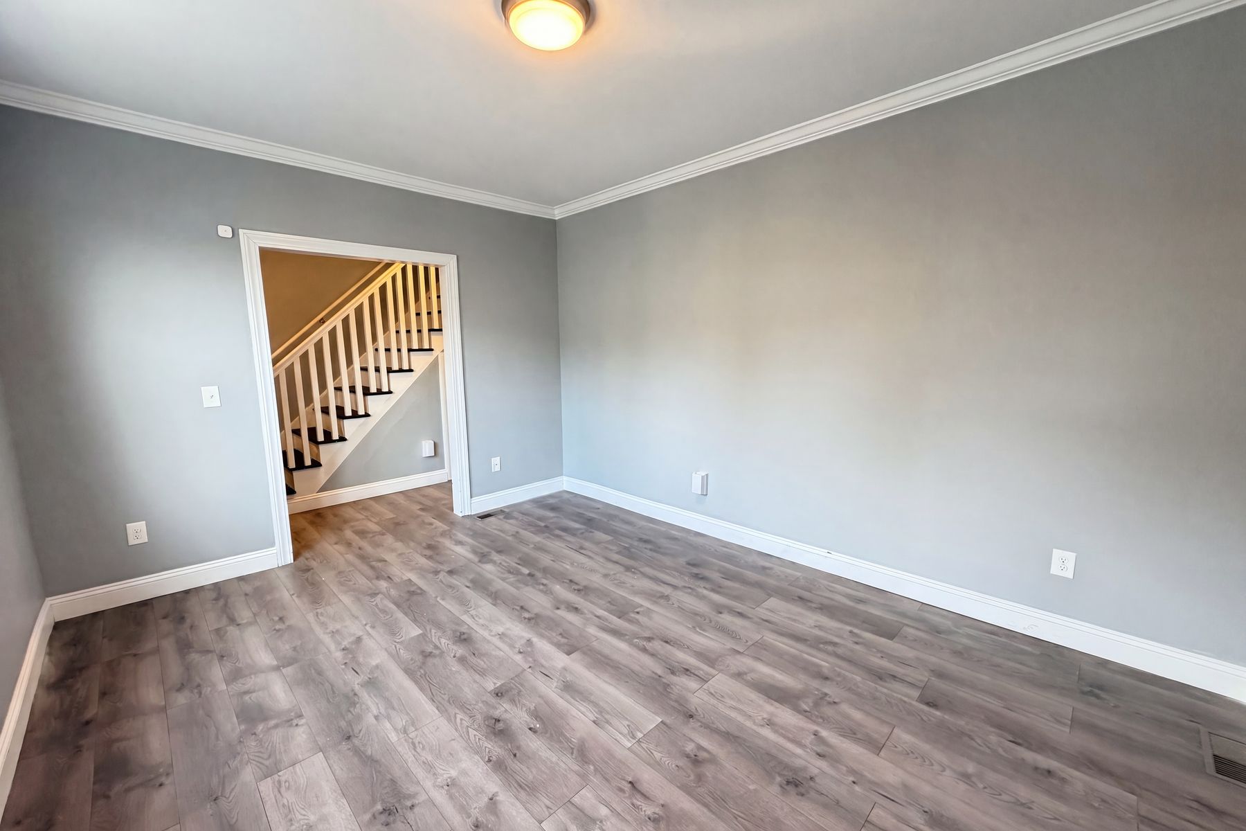 Property photo 3 of 15 Arverne Ter